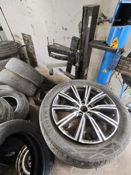 Continental EcoContact 6 235/55 R19 tyre on alloy wheel ready to fit